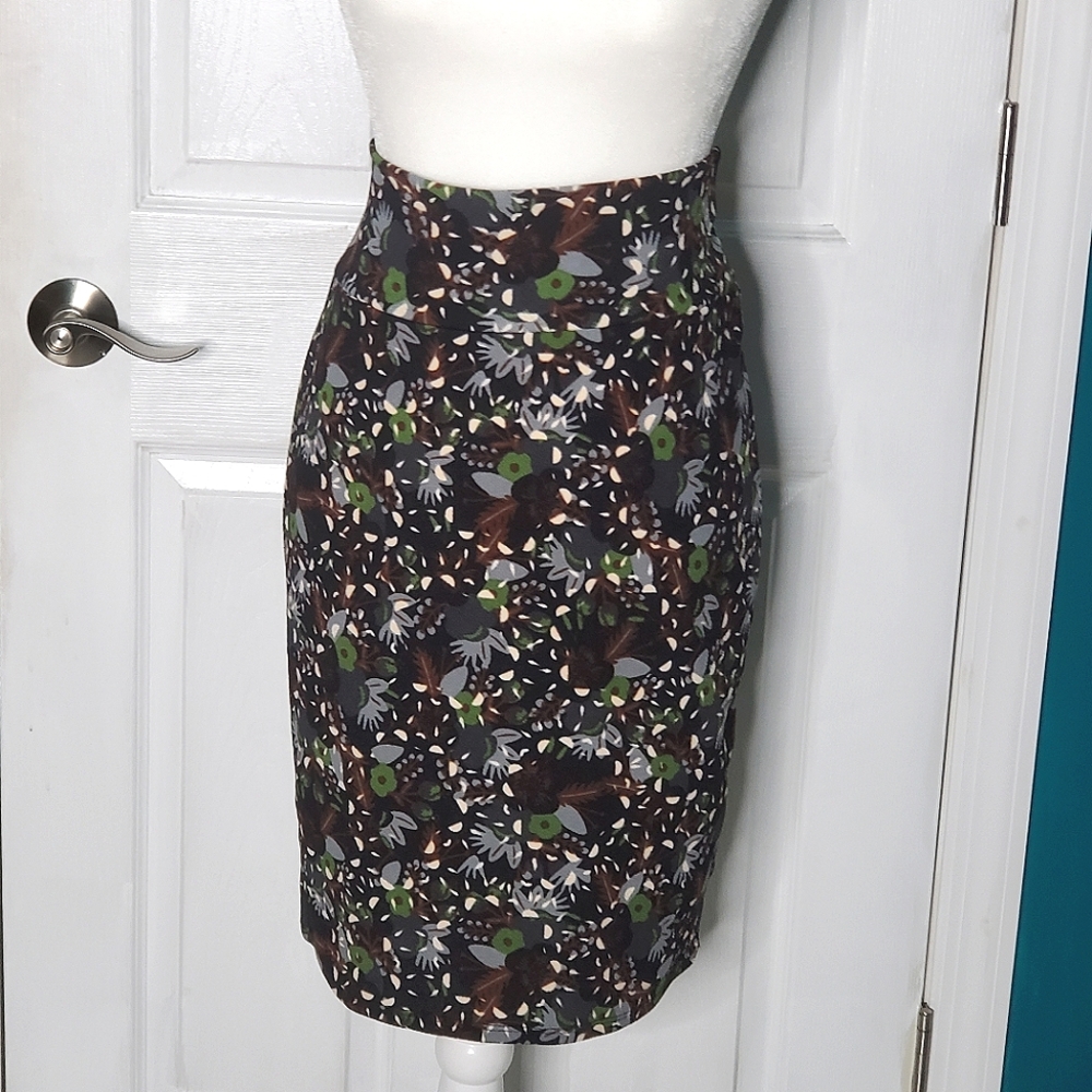 Lularoe Cassie Skirt Small Black green blue floral